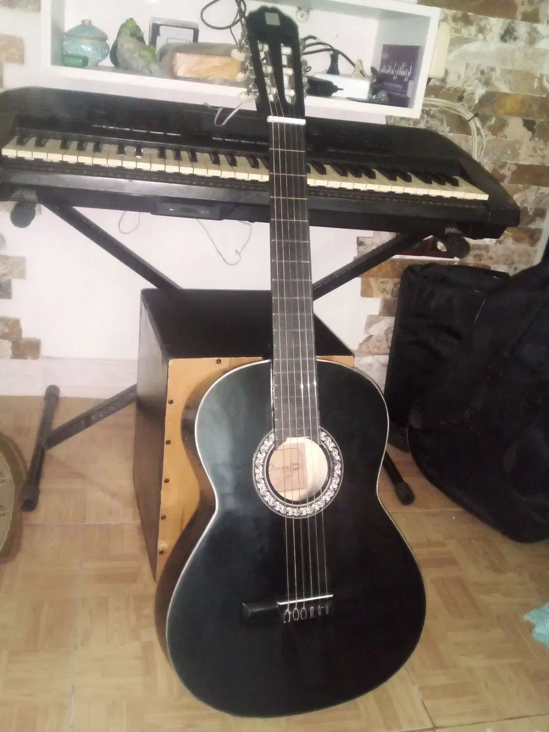 ۲ عدد گیتار به همراه کیف|گیتار، بیس، امپلیفایر|رشت, آزادگان|دیوار