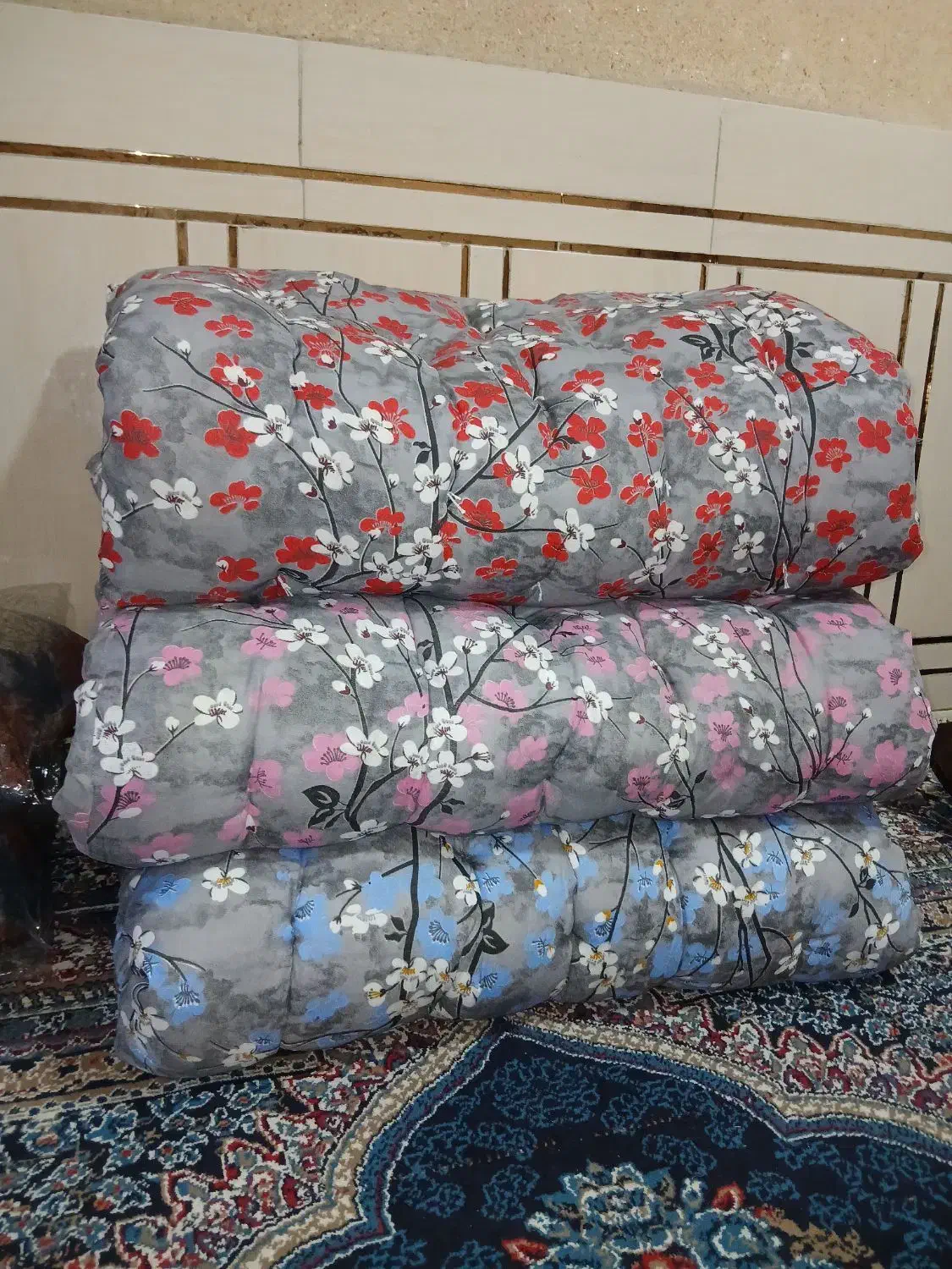 پتو، دوشگ، بالشت|رختخواب، بالش، پتو|کارون, |دیوار