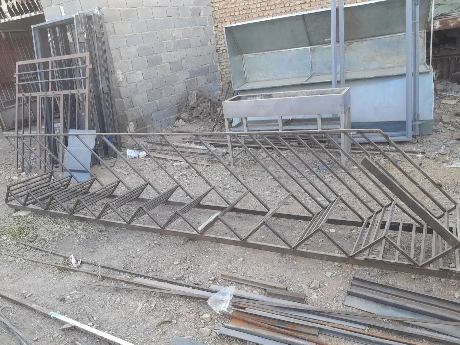 راه پله اهنی نو نو|مصالح و تجهیزات ساختمان|دهاقان, |دیوار