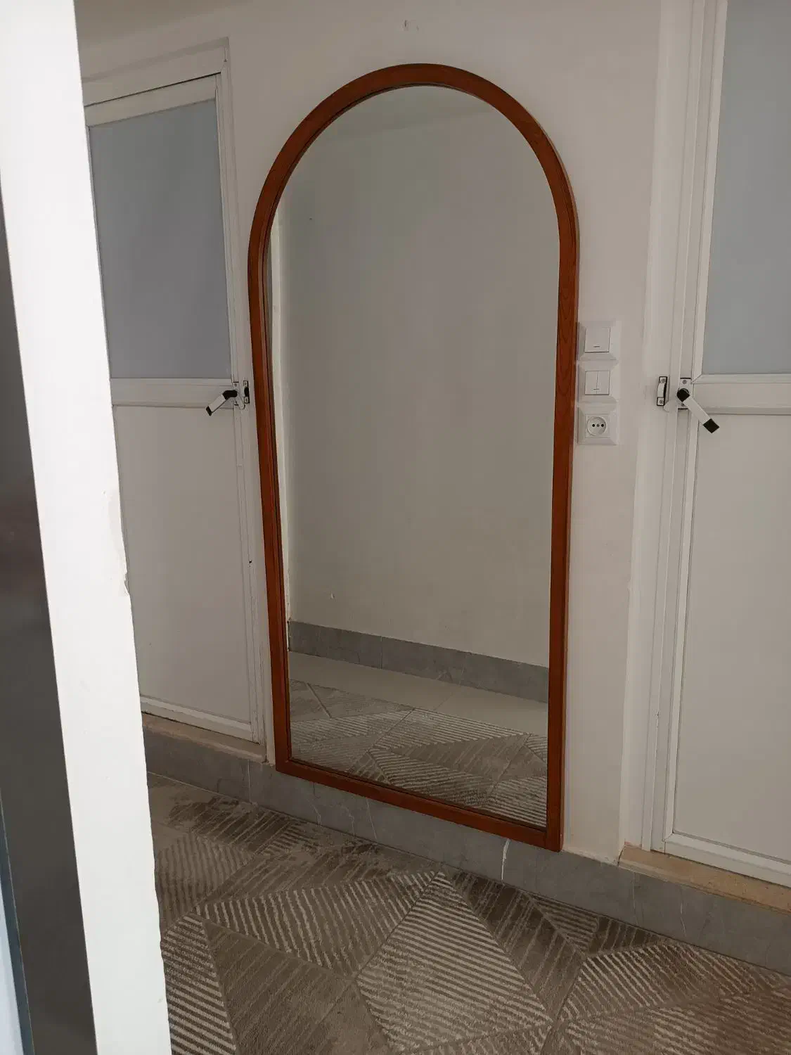 اینه قدی|آینه|تربتحیدریه, ده پائین|دیوار