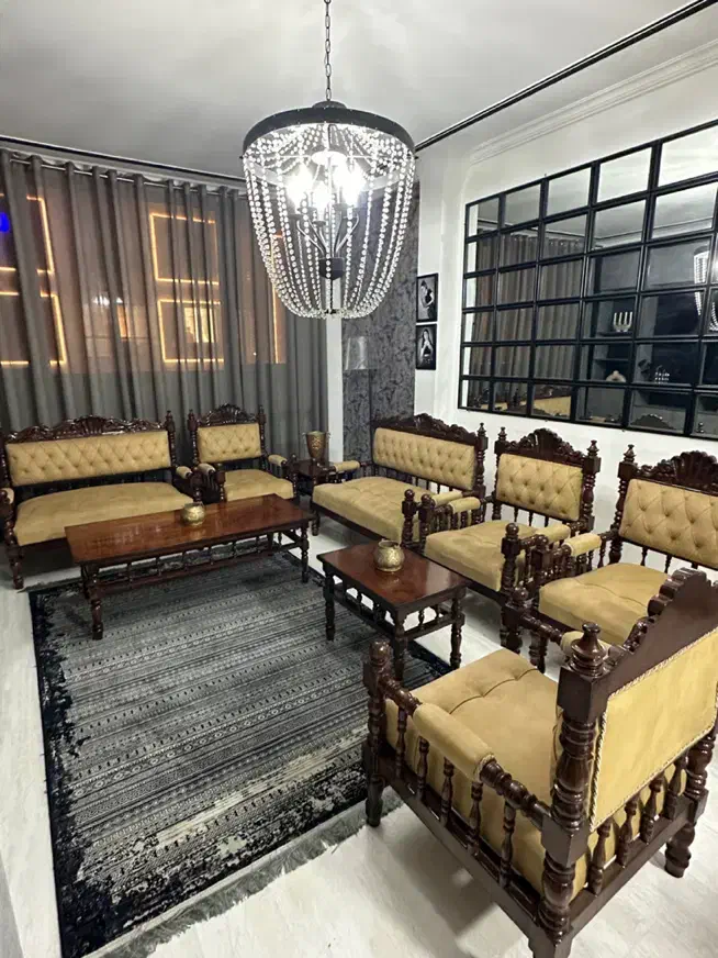 مبل عتیقه|کلکسیون اشیاء عتیقه|شیراز, ریشمک|دیوار