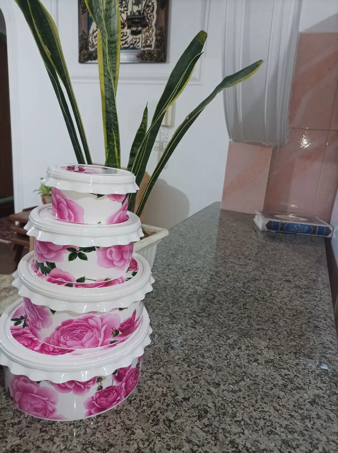 ظرفهای طرحدار چهارعددی|ظروف نگهدارنده، پلاستیکی، یک‌بارمصرف|نقده, |دیوار