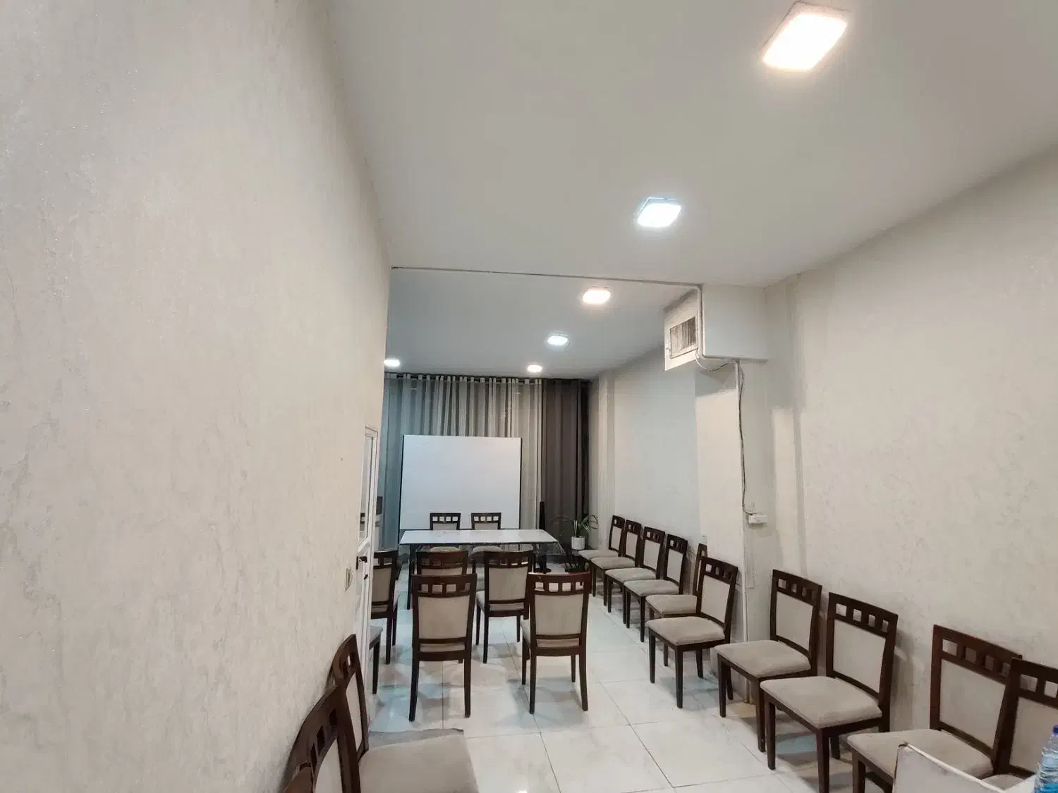 اجاره کلاس آموزشی|اجارهٔ کوتاه‌مدت دفتر کار و فضای آموزشی|مشهد, استاد یوسفی (شهرک غرب)|دیوار