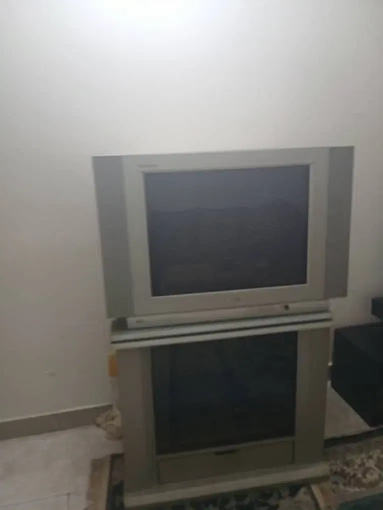 تلویزیون ومیز تلویزیون ۲۹ اینچ|تلویزیون و پروژکتور|ساری, |دیوار
