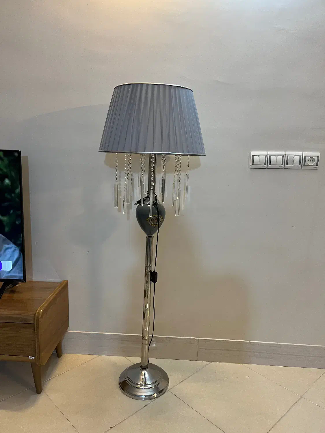 اباژور|چراغ خواب و آباژور|اصفهان, کوی ولی عصر|دیوار