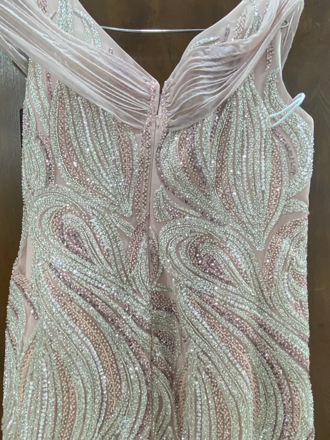 لباس مجلسی|لباس|لشت نشا, |دیوار