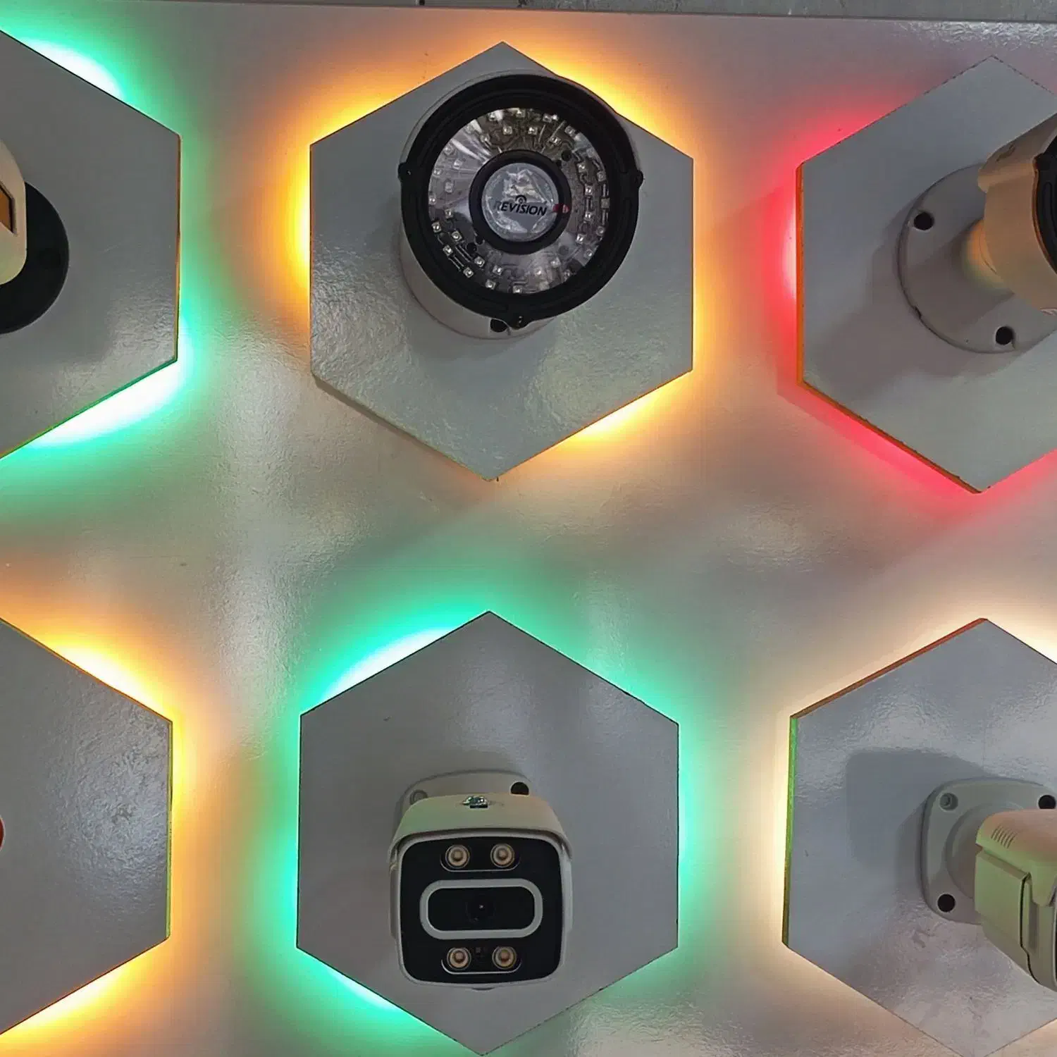 نصب سیستم های حفاظتی(دوربین مداربسته،دزدگیر اماکن)|خدمات پیشه و مهارت|لاهیجان, فیاض|دیوار