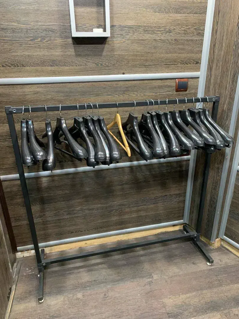 رگال و چوب لباس|بندرخت و رختآویز|رشت, لاکانی|دیوار