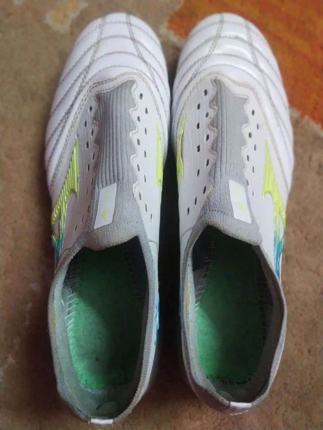 کفش میزانو فوتبالی|کیف، کفش، کمربند|مشهد, کلاهدوز|دیوار