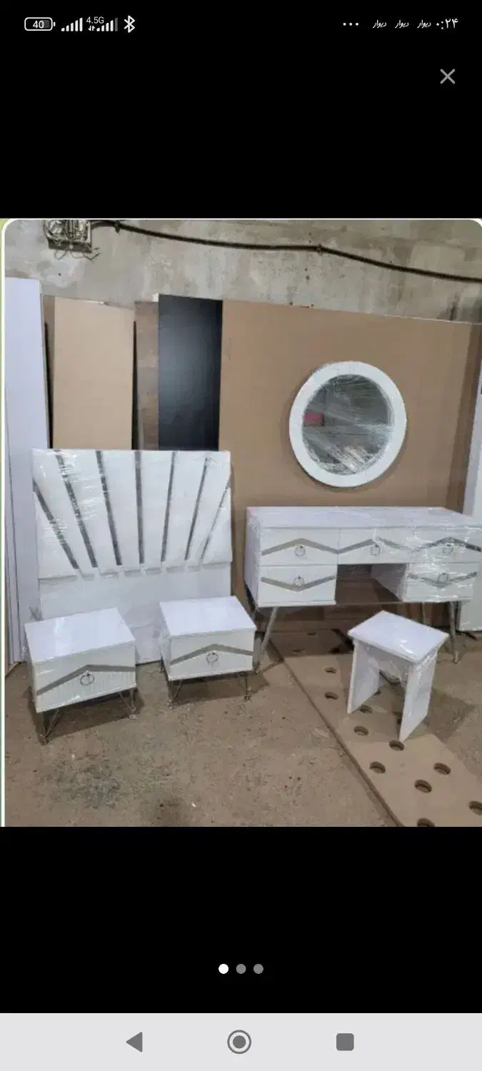 میز آرایش وپاتختی وصندلی وتخت تک نفره /*پارچه ای|تخت و سرویس خواب|ارومیه, |دیوار