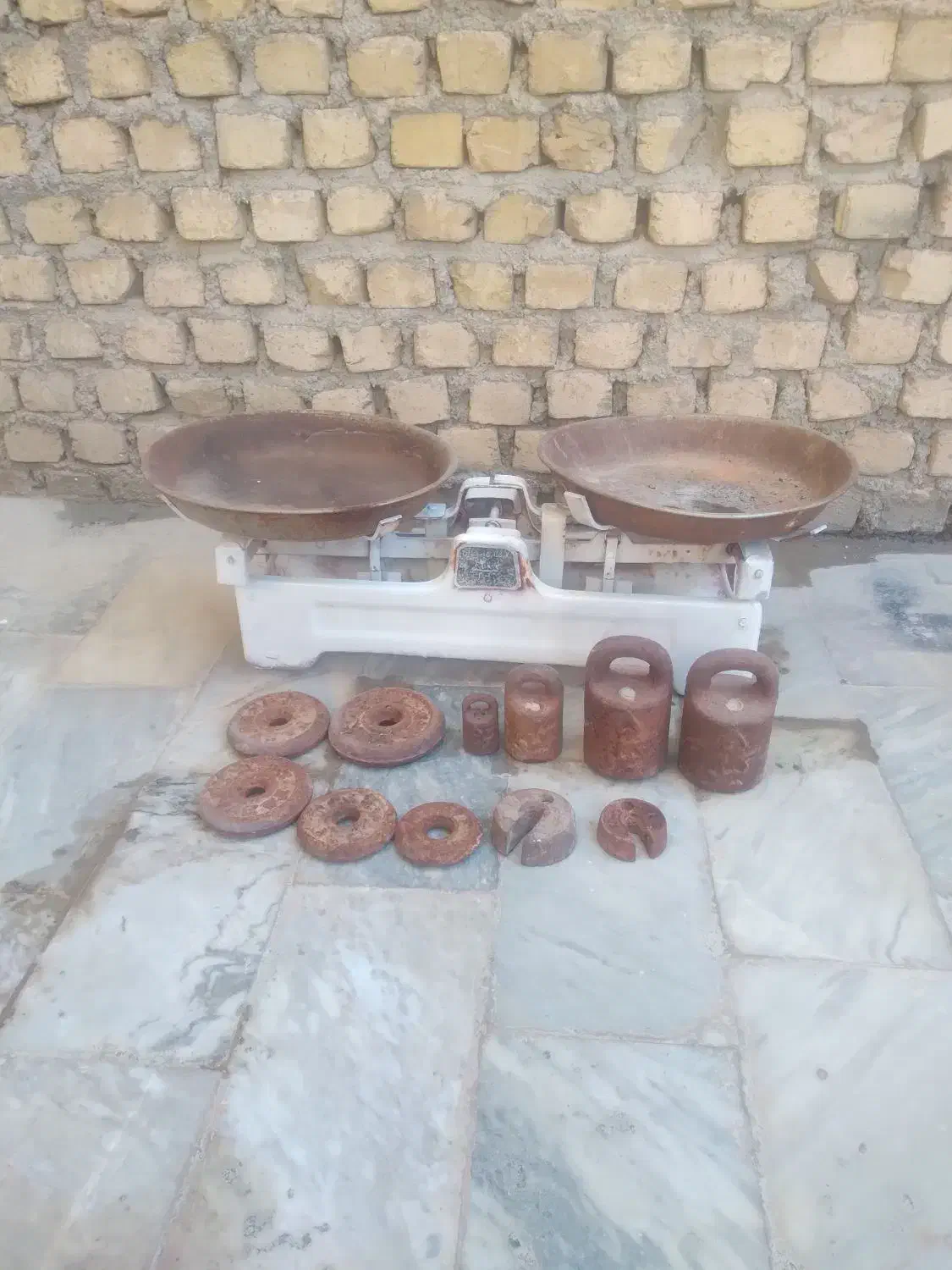 ترازو قدیمی|کلکسیون اشیاء عتیقه|کازرون, |دیوار