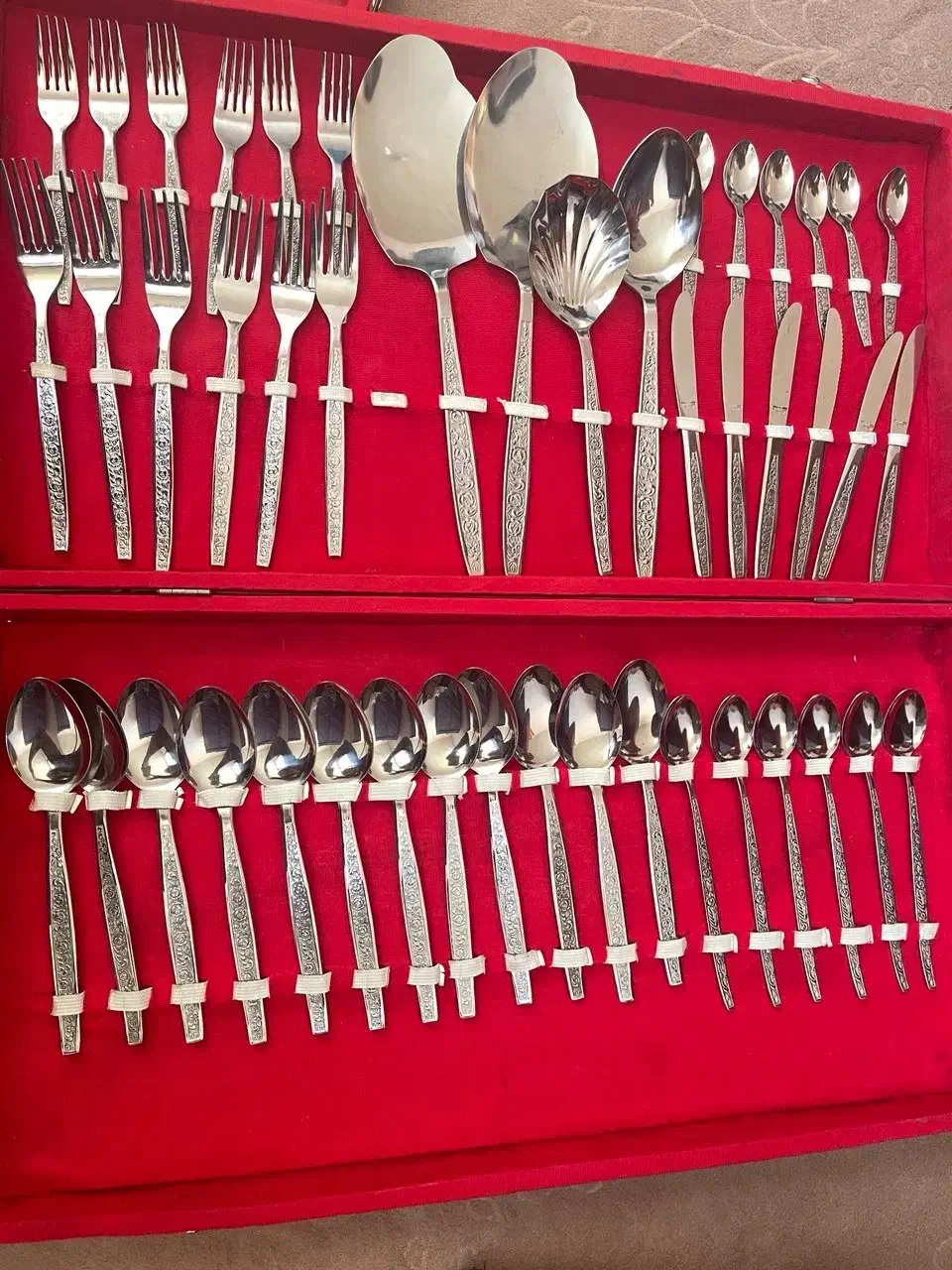 سرویس قاشق و چنگال با جعبه|ظروف سرو و پذیرایی|اصفهان, ملکشهر|دیوار