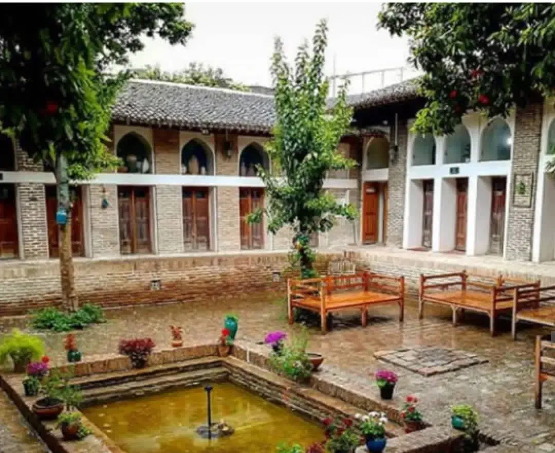 منزل ویلایی در بست/۳ خواب/سالن بزرگ/سروش شرقی|اجارهٔ خانه و ویلا|شیراز, شهرک مخابرات|دیوار