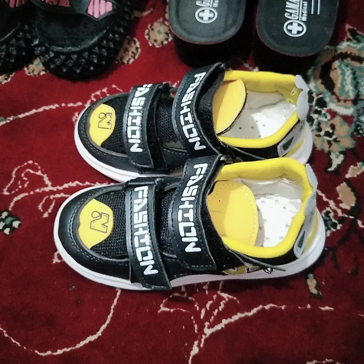 دمپایی زنانه وبچه گانه کفش مردانه وبچه گانه|کیف، کفش، کمربند|یاسوج, |دیوار