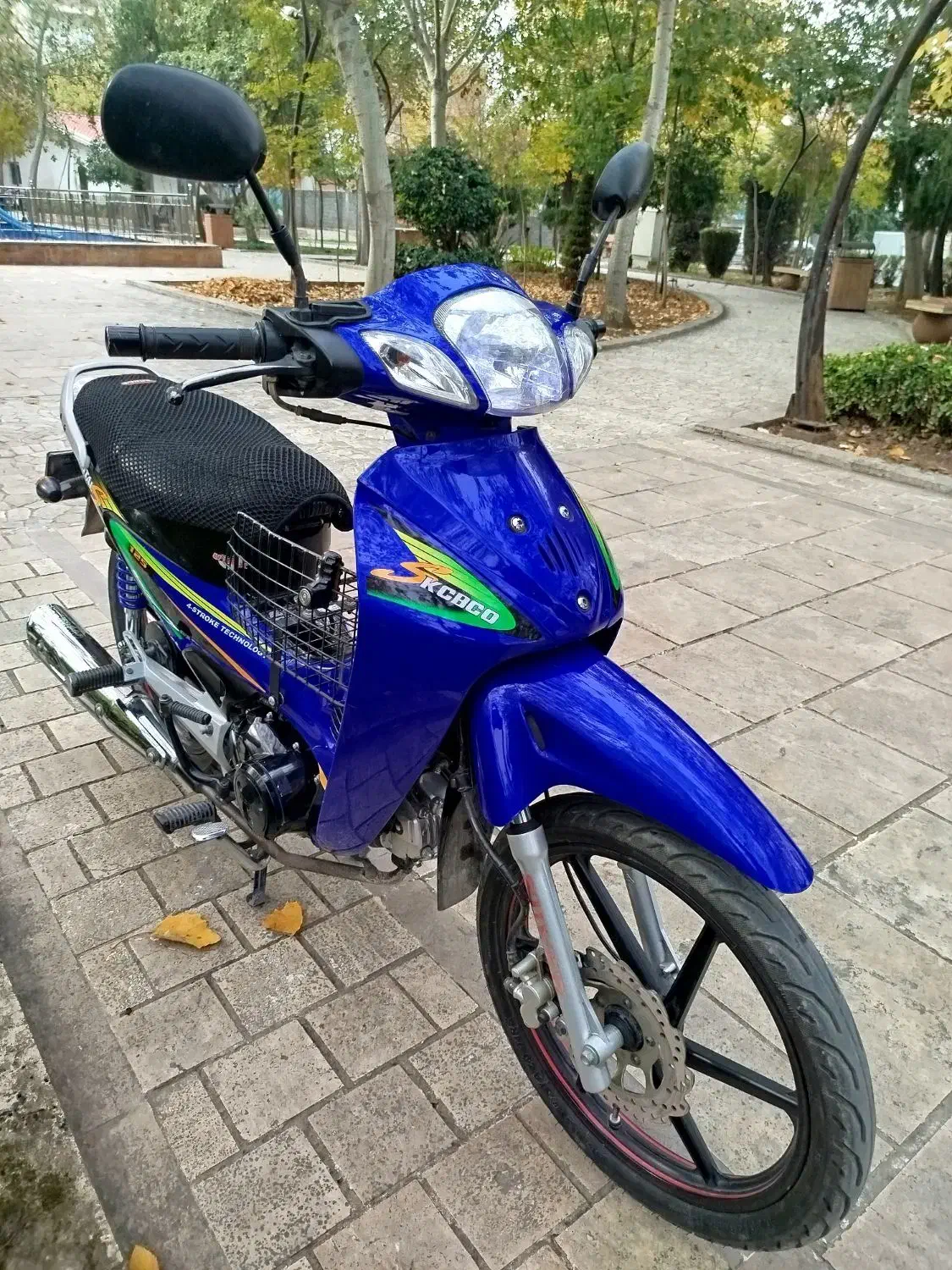 بیکلاج آبی عروسک|موتورسیکلت|ساری, |دیوار