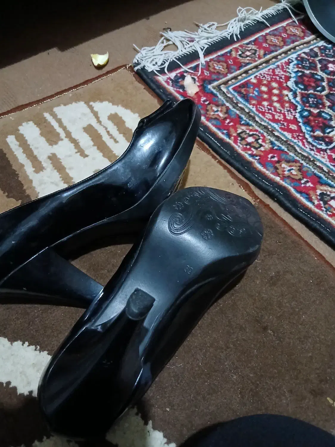 سلام|کیف، کفش، کمربند|اهواز, کمپلو جنوبی|دیوار