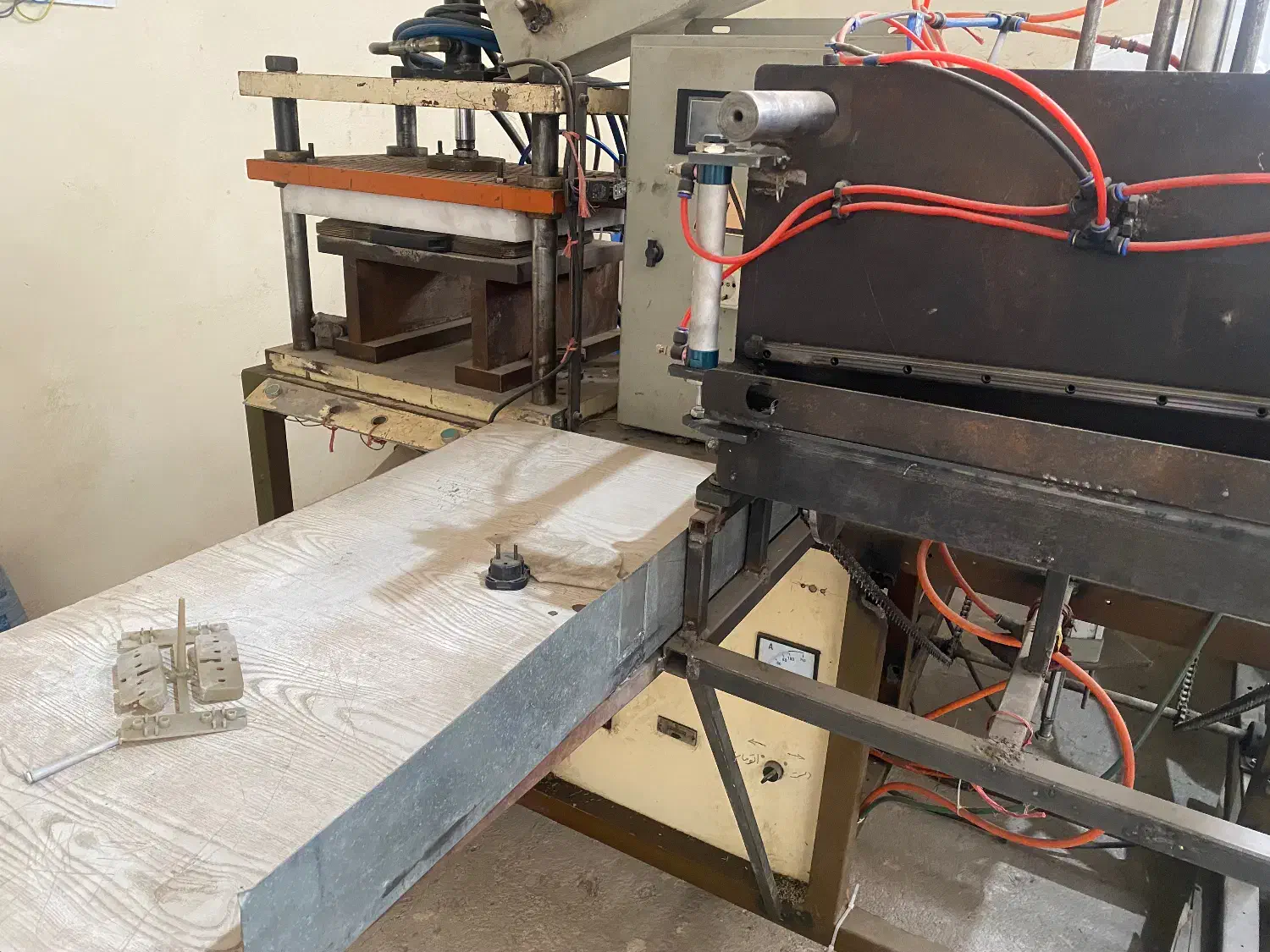 دستکاه وکیوم فرمینگ|ماشین‌آلات صنعتی|تبریز, |دیوار