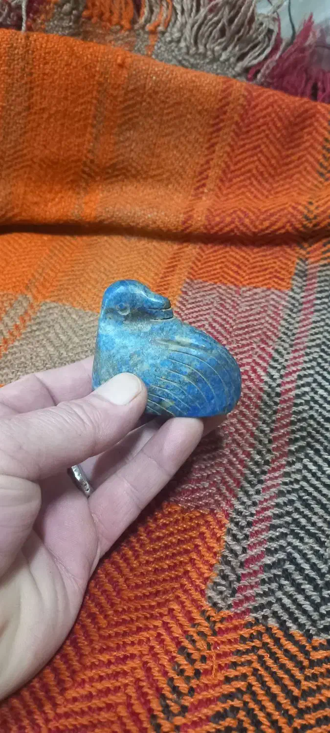 یک عدد سنگ لاجورد به شکل پرنده ( قو)|بدلیجات|نهاوند, |دیوار