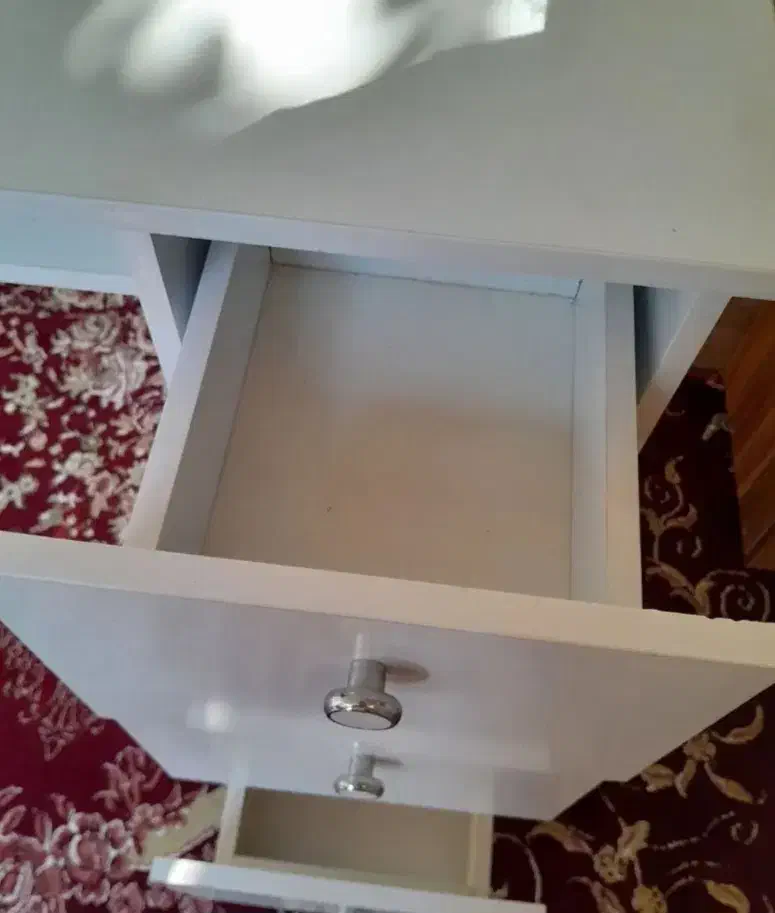 میز کاشت ناخنکاری|آرایشگاه و سالنهای زیبایی|طارم (زنجان), |دیوار