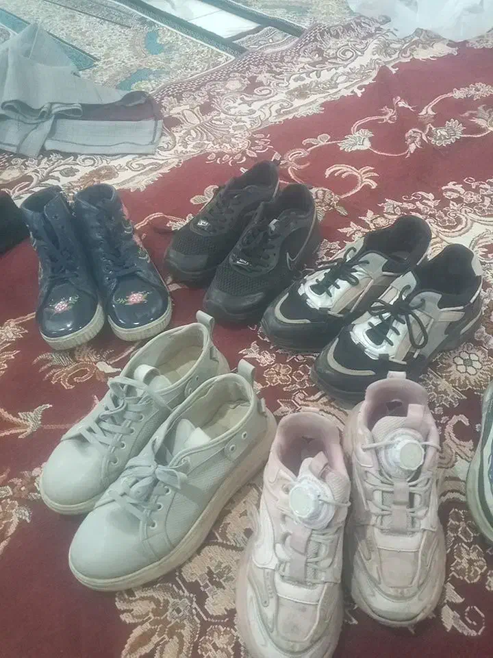 کفش زن وپسر|کیف، کفش، کمربند|کبودرآهنگ, |دیوار