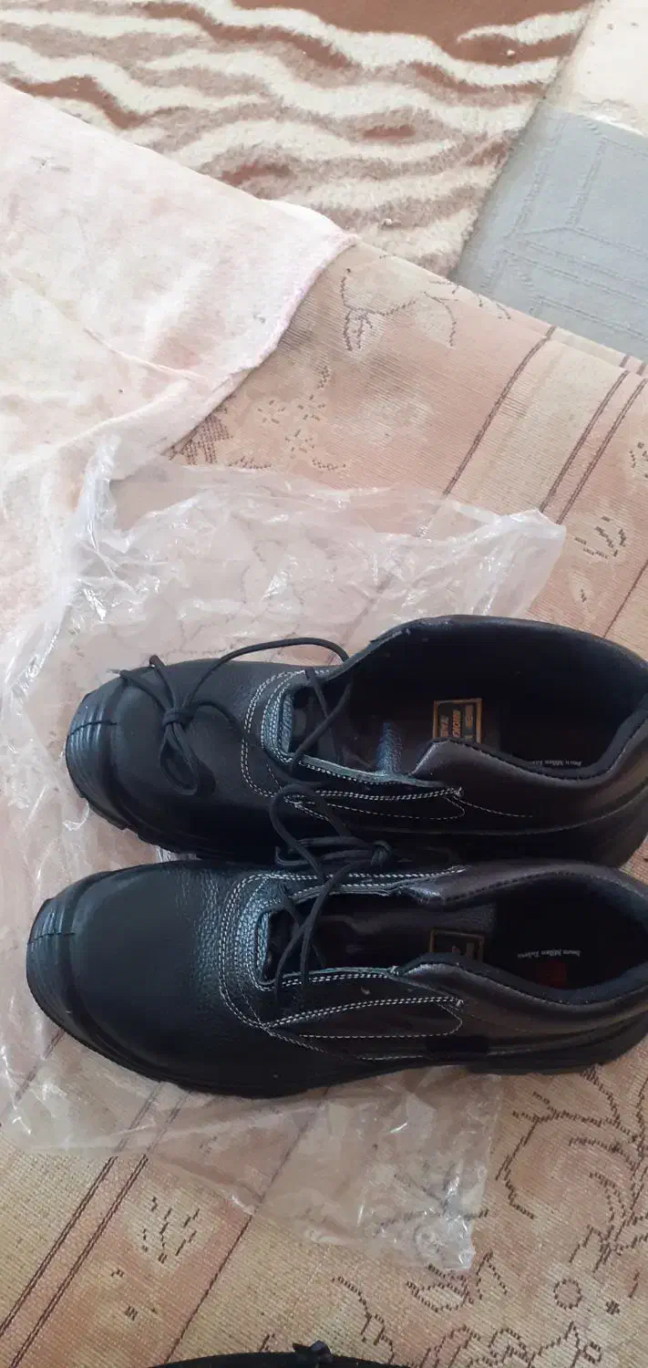 کفش|کیف، کفش، کمربند|اسفراین, |دیوار