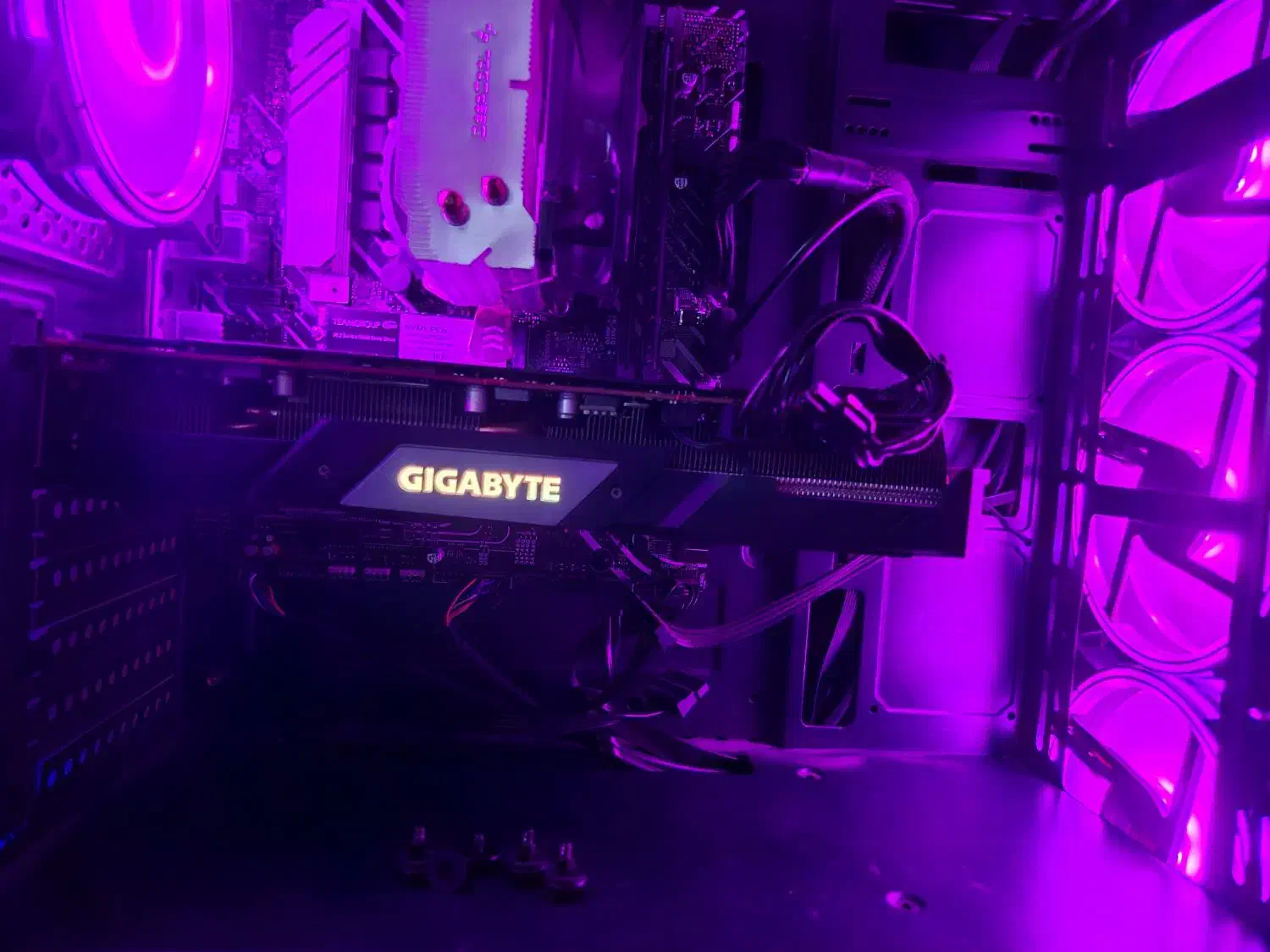 کارت گرافیک rx5700xt برند GIGABYTE RGB|قطعات و لوازم جانبی رایانه|مشهد, حضرت حجت|دیوار