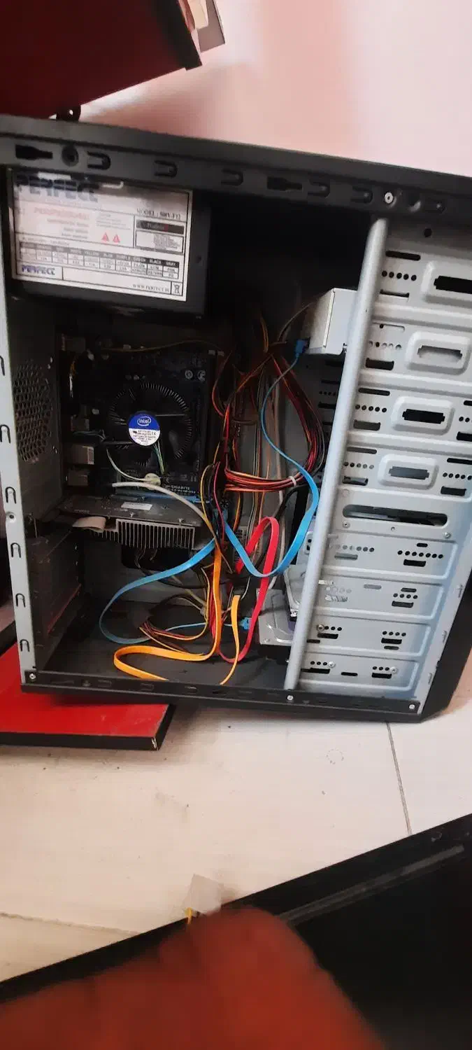 کامپیوتر  در حد نو با میز و صندلی نو نو|رایانه رومیزی|شیراز, تحویلی|دیوار