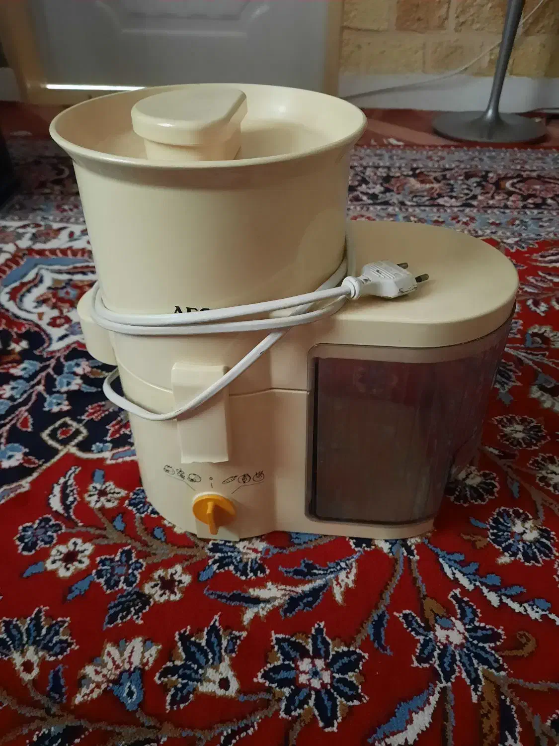 آبمیوه گیری AEG|آبمیوهگیر و آبمرکباتگیر|قم, میرزائیه|دیوار