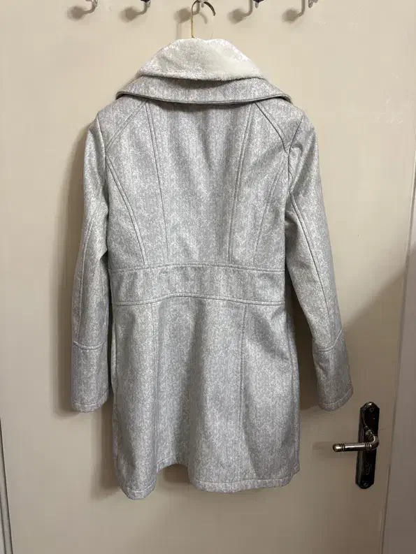 پالتو|لباس|تهران, نیروی هوایی (پیروزی)|دیوار