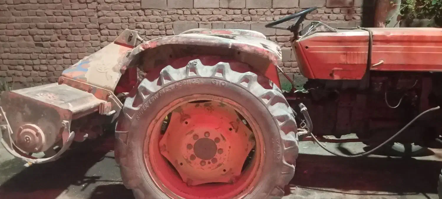 تراکتور دارم زمین تیلر میکنم شن خاک کود میارم|خدمات باغبانی و درختکاری|بم, |دیوار