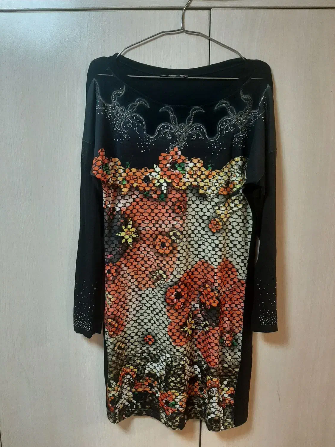 تعدادی لباس درحدنو|لباس|اردبیل, |دیوار