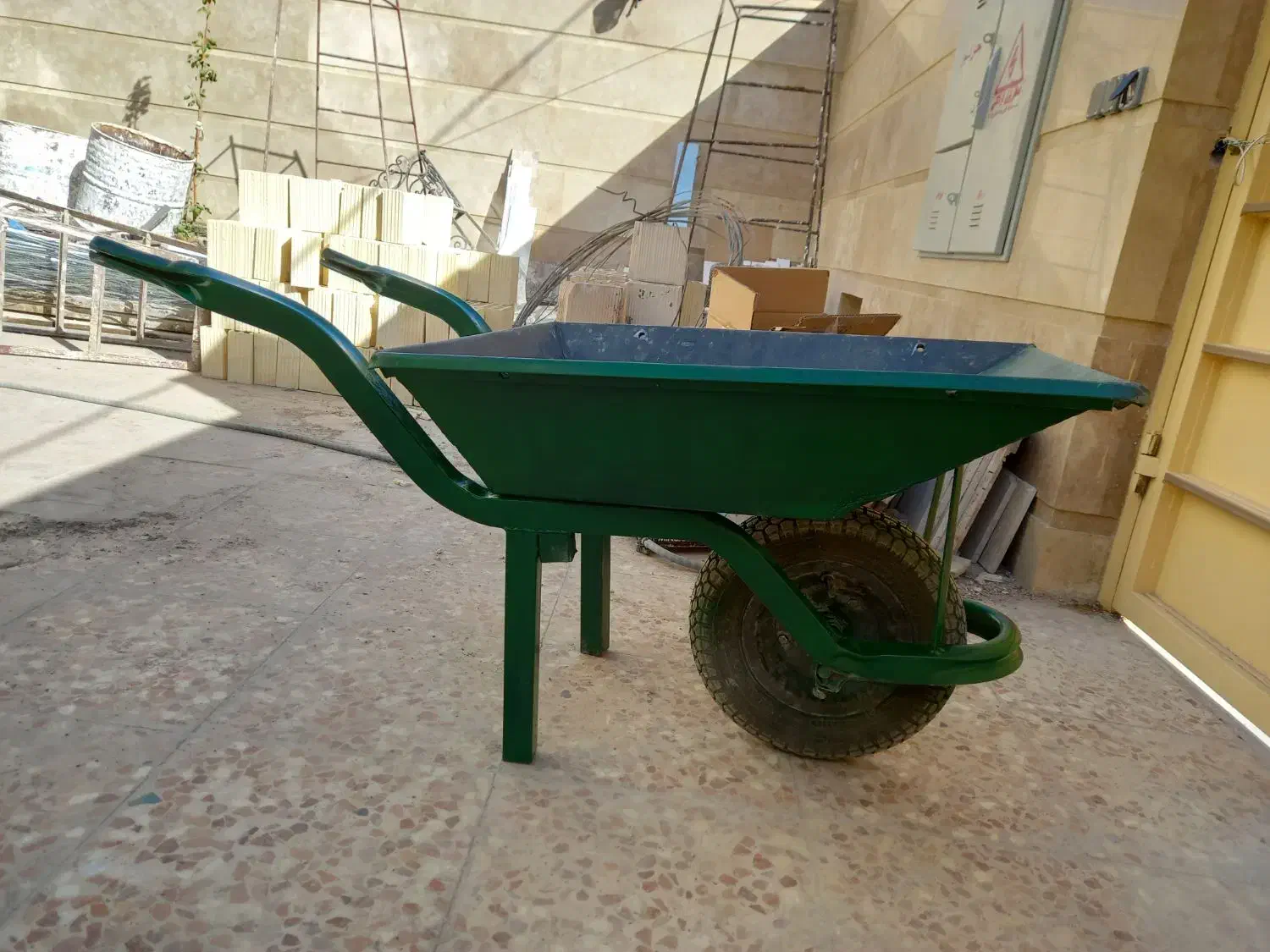 فرغون، بشکه، زنجیر بالا بر، دار قالی،چهار پایه|ابزارآلات|صدرا-فارس, فاز ۲|دیوار