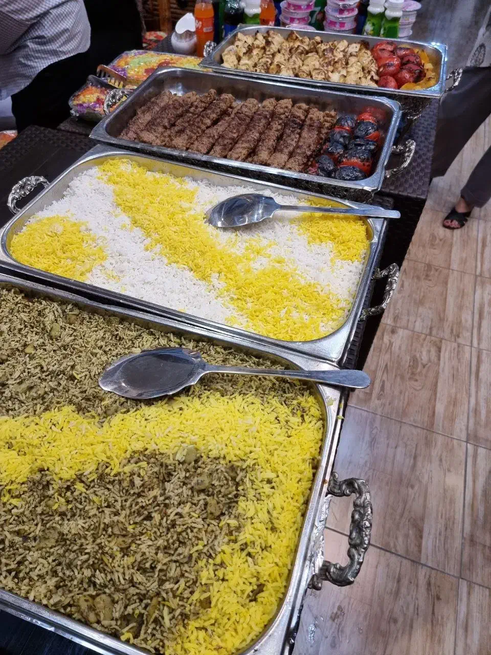 صندوقدار و سالنکار|استخدام خدمات فروشگاه و رستوران|تهران, منیریه|دیوار