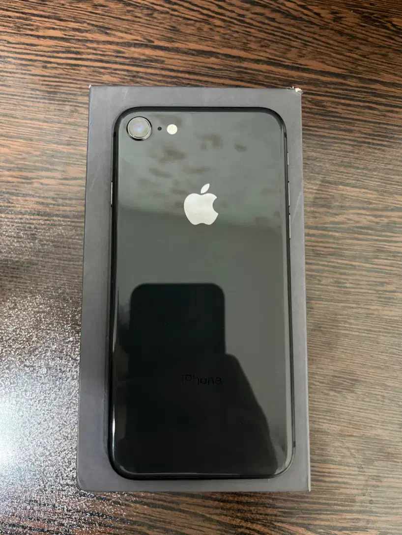 ایفون 8 LLA|موبایل|قم, زنبیل آباد|دیوار