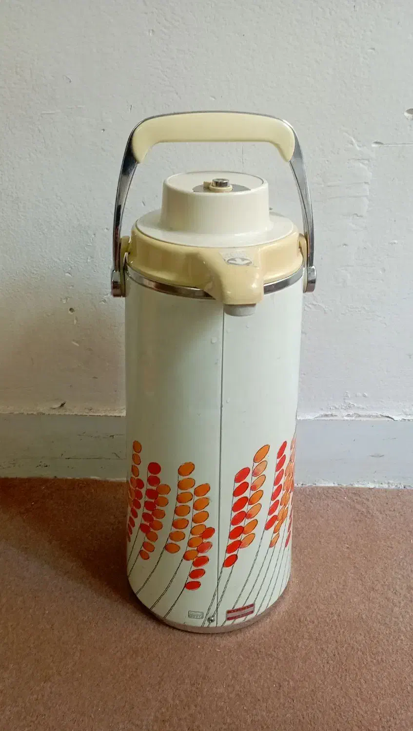 فلاسک چای قدیمی|ظروف نگهدارنده، پلاستیکی، یکبارمصرف|اصفهان, ناصرخسرو|دیوار