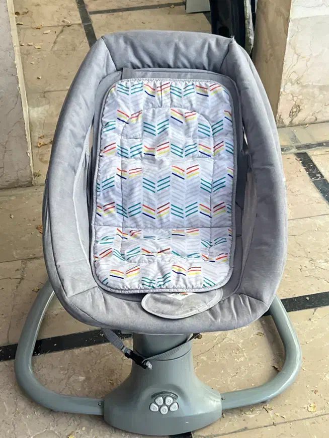 گهواره برقی برند ماستلا|تخت و صندلی بچه|مشهد, آبکوه|دیوار