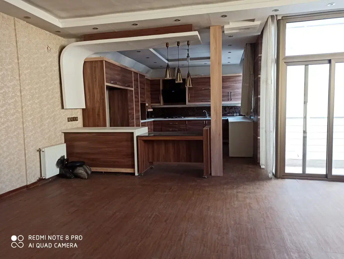 خیابان آذر طبقه اول ۱۲۰ متر دو خواب تک واحدی|اجارهٔ آپارتمان|اصفهان, عباس‌آباد|دیوار