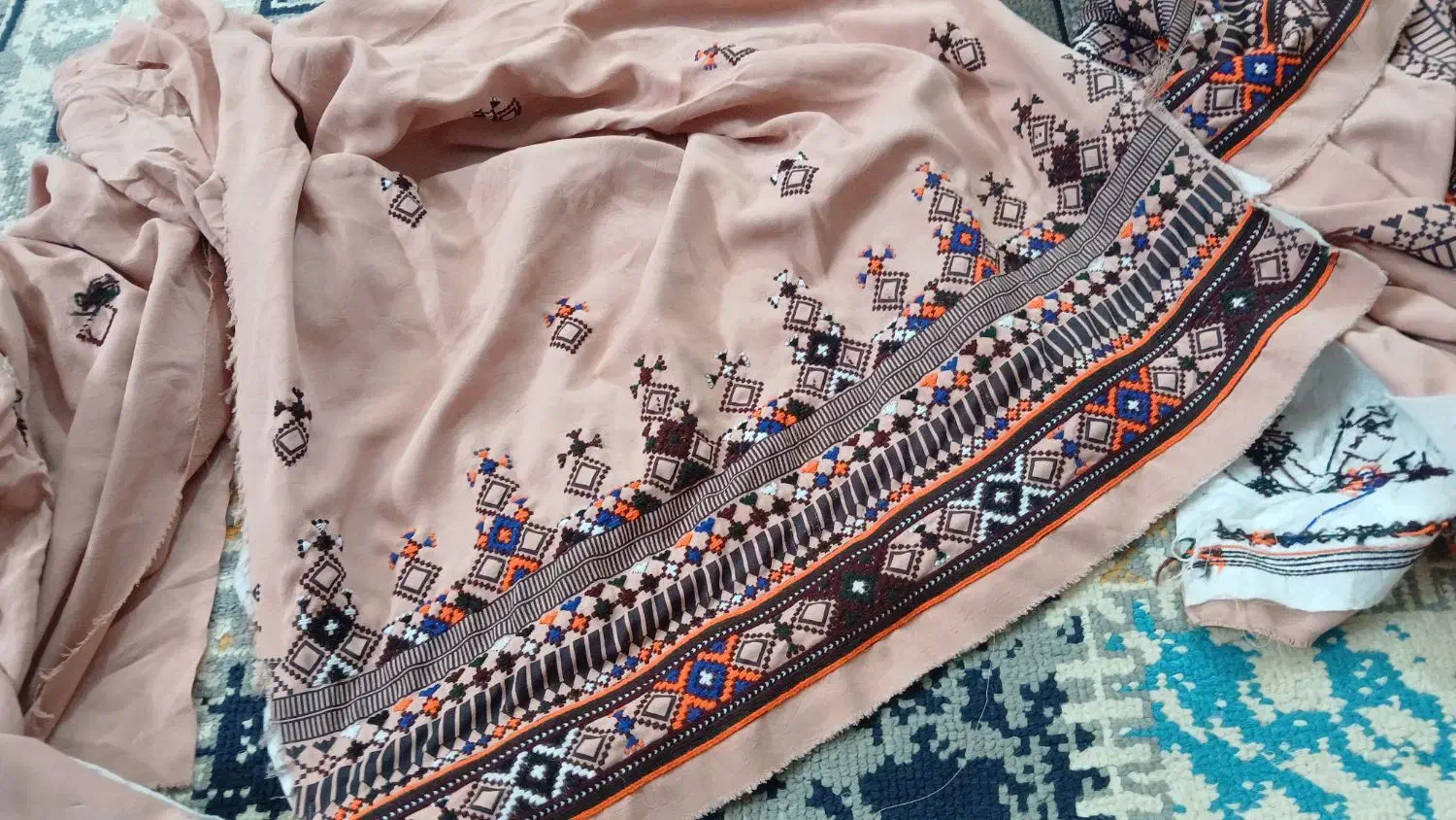 موسوم میدوزم|لوازم خیاطی و بافتنی|خاش, |دیوار