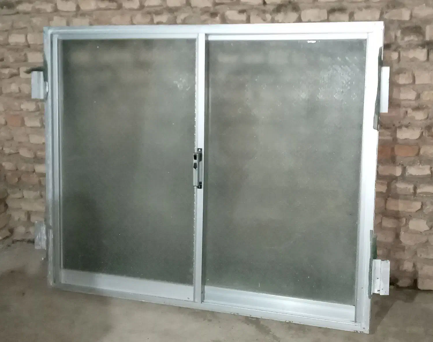 یک عدد پنجره المینیوم نقره ای|مصالح و تجهیزات ساختمان|فاضل آباد, |دیوار