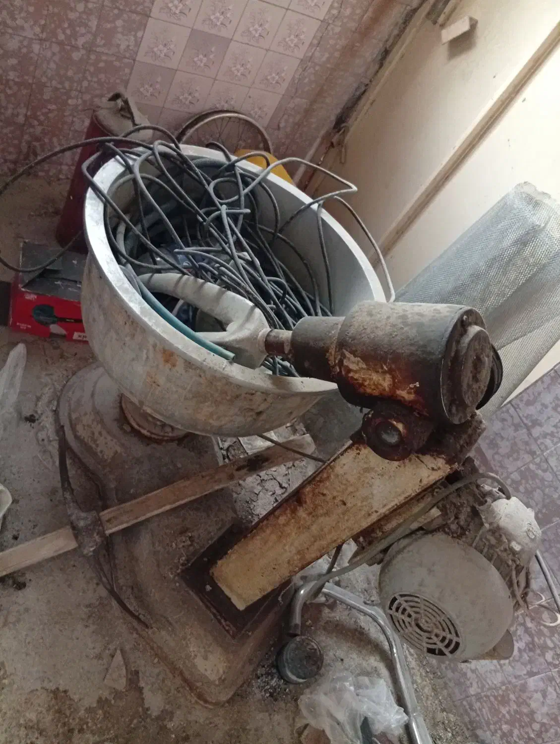 خمیر گیر شصت کیلویی|ماشینآلات صنعتی|آبپخش, |دیوار