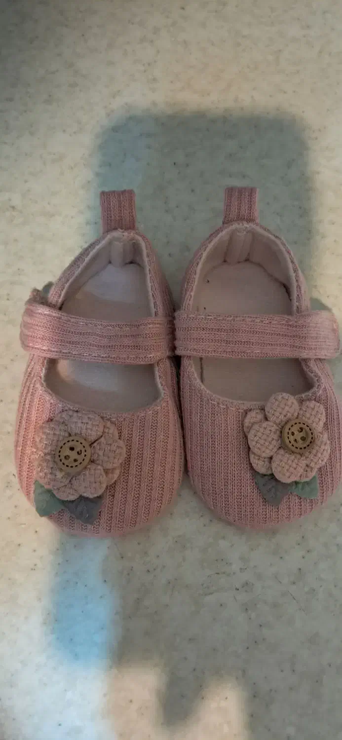 پاپوش نوزادی زیر1سال دوجفت 700 و شنل زیر1سال 700|کفش و لباس بچه|تهران, پاسداران|دیوار