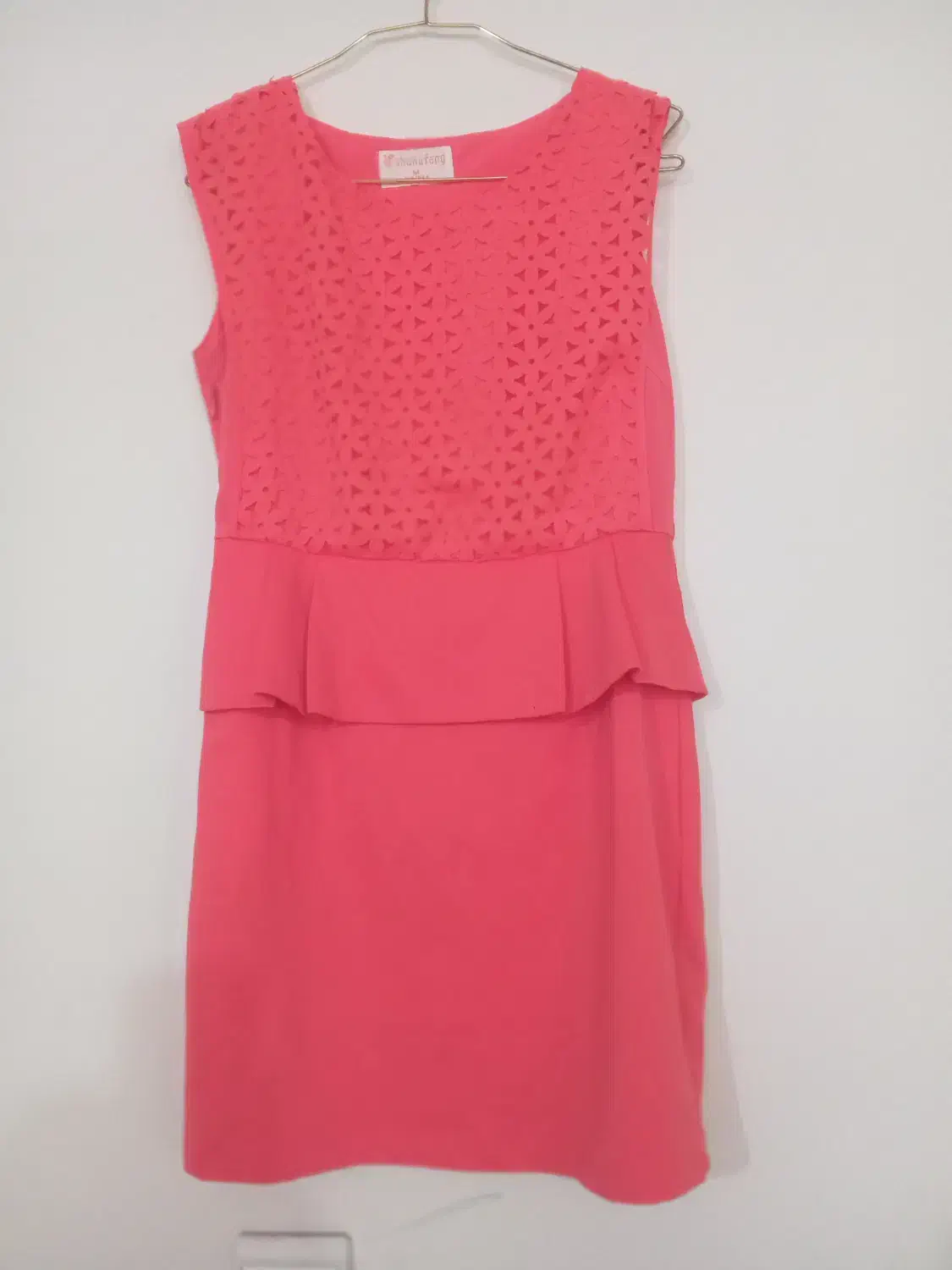 لباس مجلسی|لباس|فردیس, نیروگاه برق|دیوار