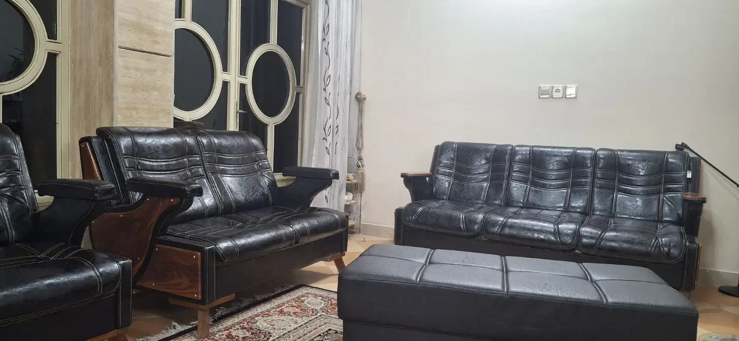 مبل ۷نفره تمام چرم وچوب نو شرکتی|مبلمان خانگی و میز عسلی|خمینیشهر, |دیوار