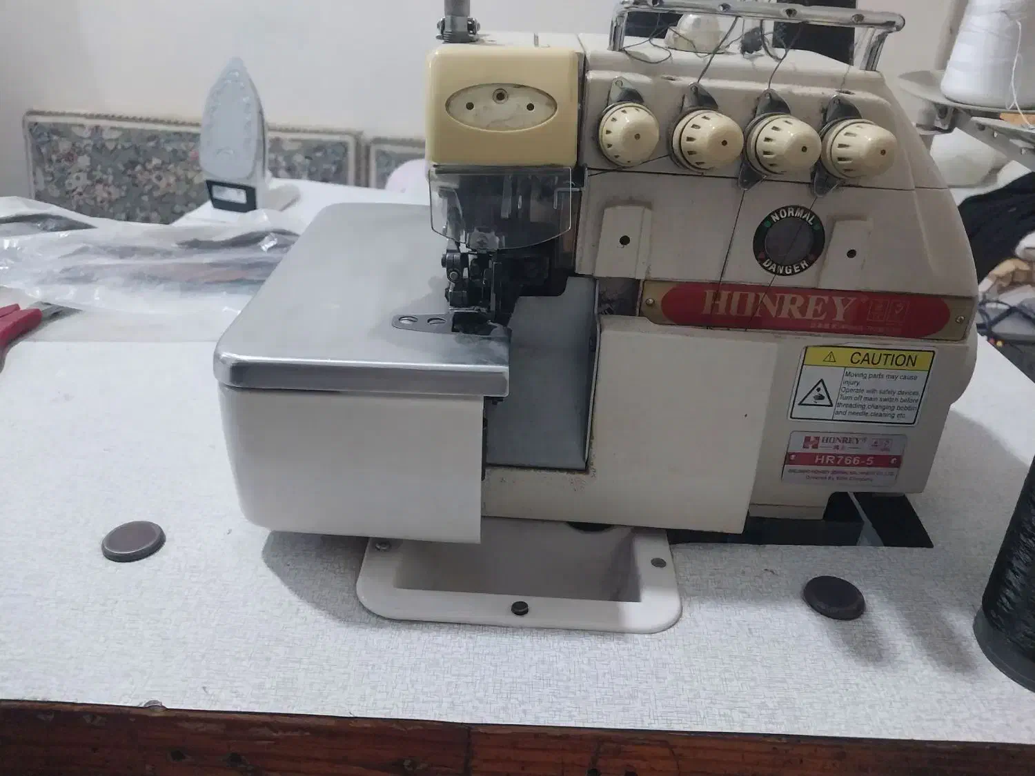 سردوز ۵ نخ هانری|چرخ خیاطی و ریسندگی|فامنین, |دیوار