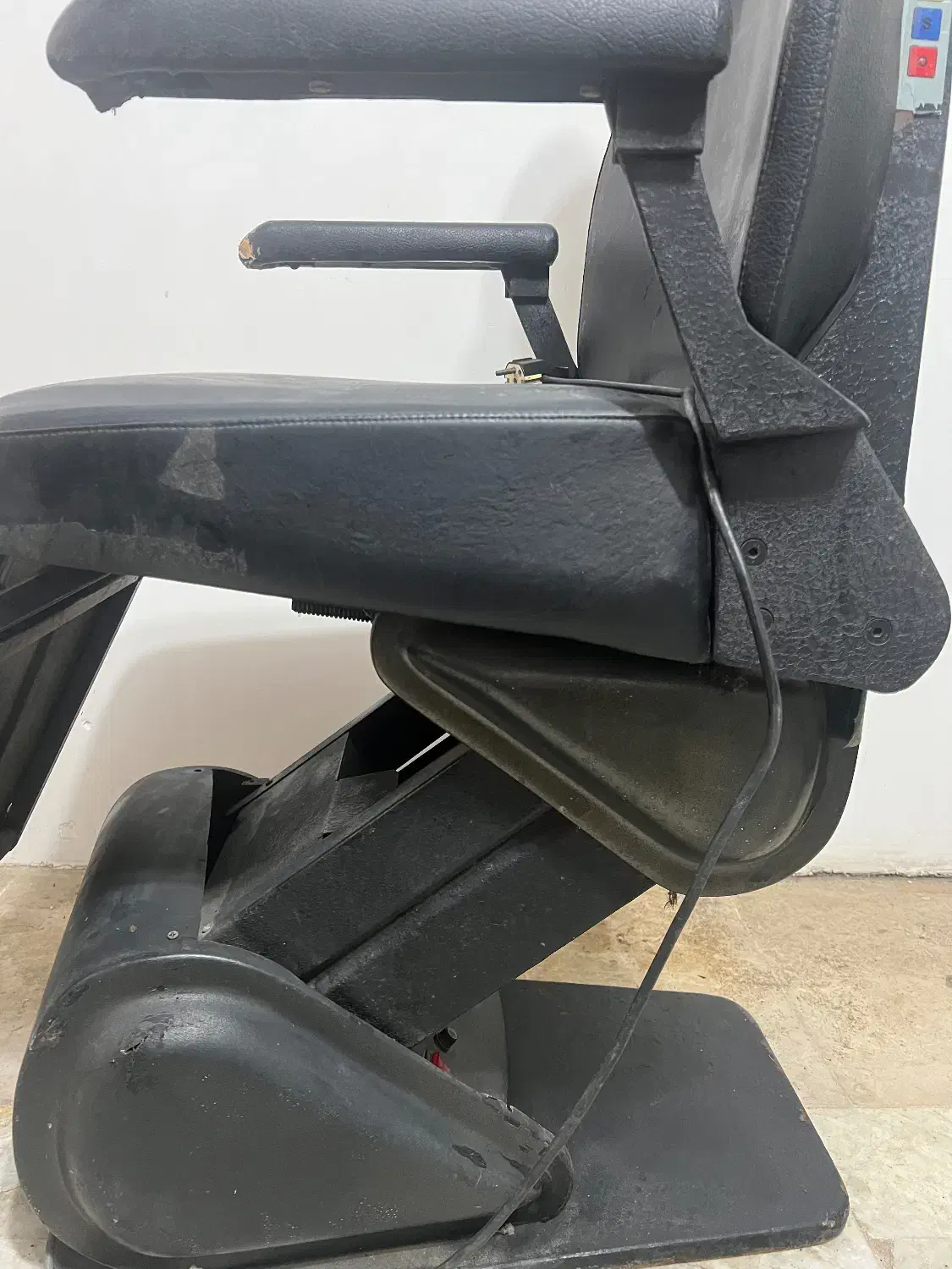 صندلی برقی ارایشگاه|آرایشگاه و سالنهای زیبایی|کیاشهر, |دیوار