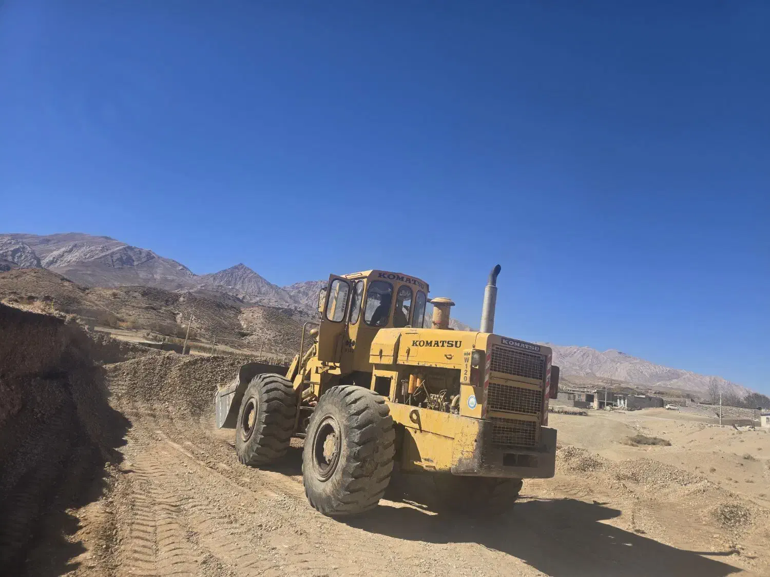 لودر کوماتسو ۱۲۰|خودرو سنگین|صمصامی, |دیوار