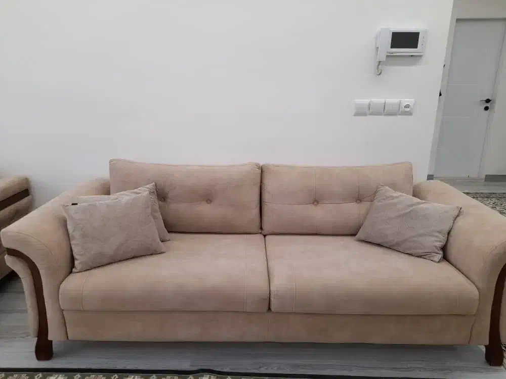 مبل ۷نفره کرم شامل ۳نفره.دونفره وتک نقره|مبلمان خانگی و میز عسلی|شاهین‌شهر, خانه کارگر|دیوار