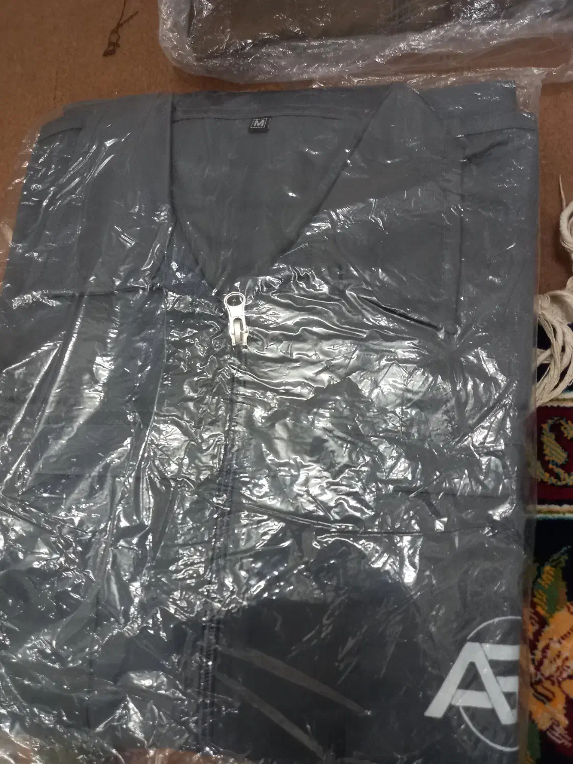 لباس کار|لباس|بافق, |دیوار