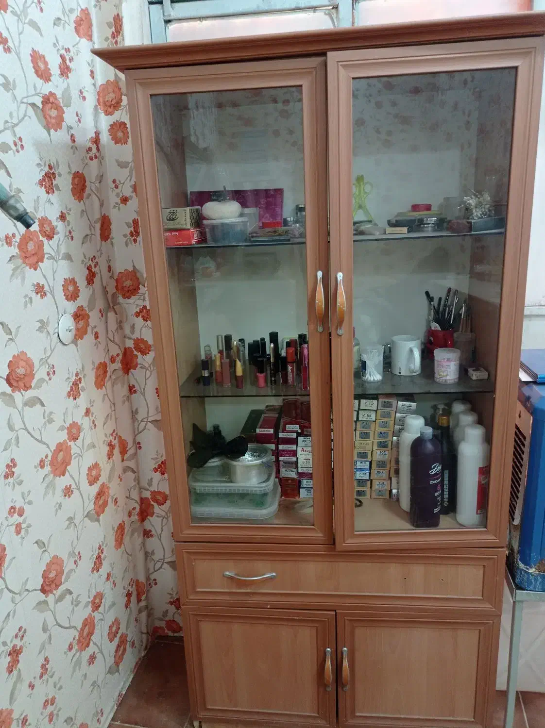 کمد ویترین دار|بوفه، ویترین، کنسول|مرودشت, بیست متری بیمارستان|دیوار