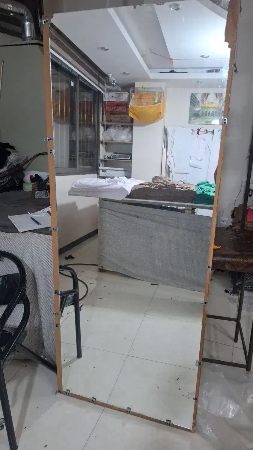 اینه قدی|آینه|اصفهان, نقش جهان|دیوار